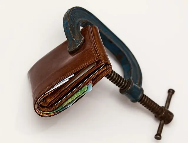 Comment éviter les frais bancaires cachés : 5 astuces pratiques