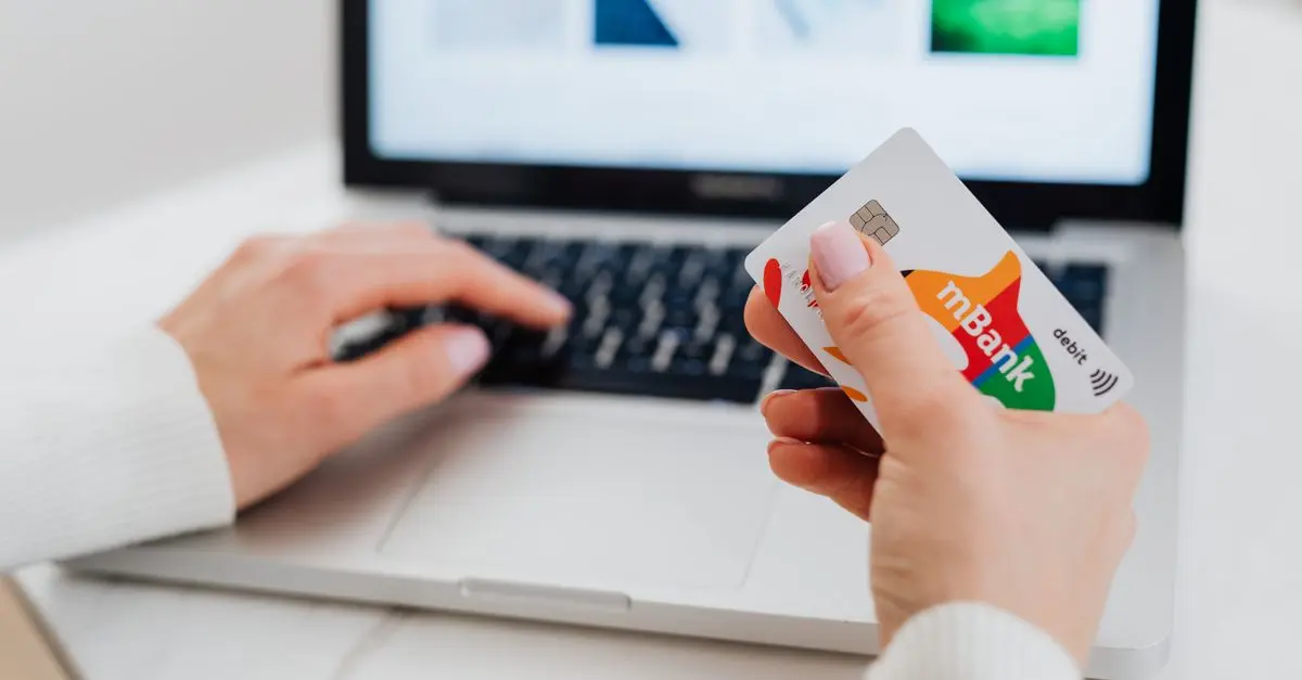 Comment bien choisir une banque en ligne pour vos besoins