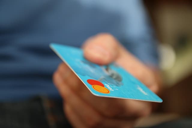 Comment choisir une banque en ligne qui répond à vos besoins